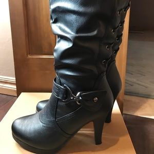 Black heeled boots